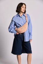 Charger l'image dans la galerie, sac-banane-andrea-tressage-corail-hindbag
