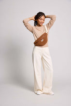 Charger l'image dans la galerie, sac-banane-olivia-teddy-brun-hindbag-ethique-durable