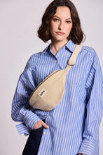 Charger l'image dans la galerie, banane-olivia-tressage-nude-hindbag