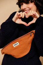 Charger l'image dans la galerie, sac-banane-olivia-sienne-hindbag-ethique-responsable