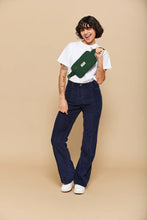 Charger l'image dans la galerie, sac-banane-harry-sapin-hindbag-ethique-durable