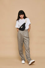 Charger l'image dans la galerie, sac-banane-hindbag-noir-ethique-responsable