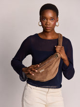 Charger l'image dans la galerie, sac-banane-sasha-L-velours-hindbag