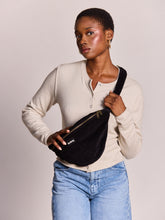 Charger l'image dans la galerie, sac-banane-sofia-XL-velours-Hindbag
