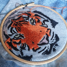 Charger l'image dans la galerie, kit-broderie-tigre-make-me-stitch-studio-mood