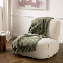 Charger l'image dans la galerie, plaid-luxe-kaki-130cm-170cm
