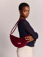 Charger l'image dans la galerie, sac-bandouliere-andrea-velours-hindbag
