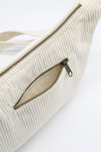 Charger l&#39;image dans la galerie, sac-banane-demi-lune-andrea-velours-hindbag-ethique-responsable
