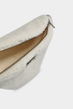 Charger l'image dans la galerie, sac-banane-olivia-teddy-arctique-hindbag-ethique-durable
