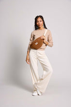 Charger l'image dans la galerie, sac-banane-olivia-teddy-brun-hindbag-ethique-durable
