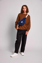 Charger l'image dans la galerie, sac-banane-sofia-XL-velours-Hindbag
