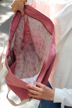 Charger l&#39;image dans la galerie, sac-week-end-jean-rose-blush-hindbag-ethique-durable
