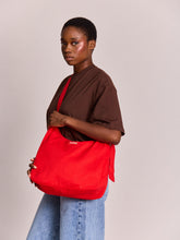 Charger l'image dans la galerie, sac-bandouliere-hobo-claire-rouge-carmin-hindbag
