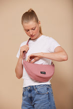 Charger l&#39;image dans la galerie, sac-banane-andrea-rose-blush-hindbag
