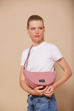 Charger l&#39;image dans la galerie, sac-banane-andrea-rose-blush-hindbag
