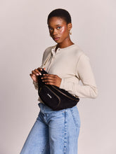 Charger l'image dans la galerie, sac-banane-sofia-XL-velours-Hindbag
