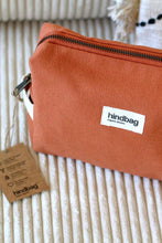 Charger l&#39;image dans la galerie, trousse-toilette-leon-hindbag-eco-responsable
